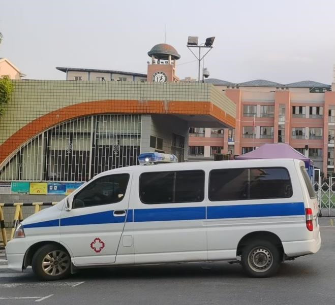 黔南救护车出租护送骨折病人一公里多少钱